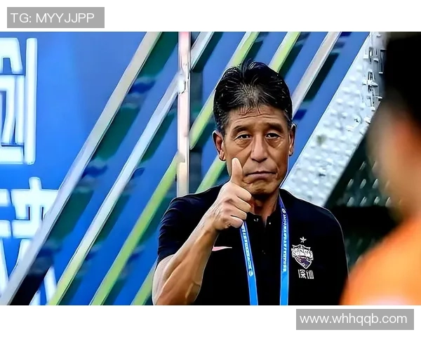 韩国足球明星因伤戴面具复出展现顽强拼搏精神引发球迷热议