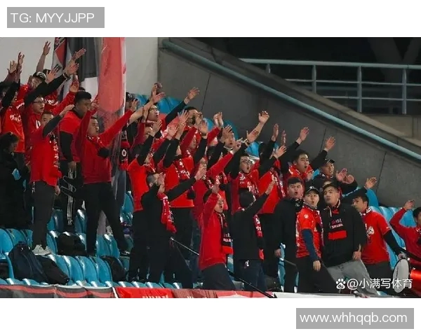 昔日足球巨星重返绿茵场再展风采引发球迷热议